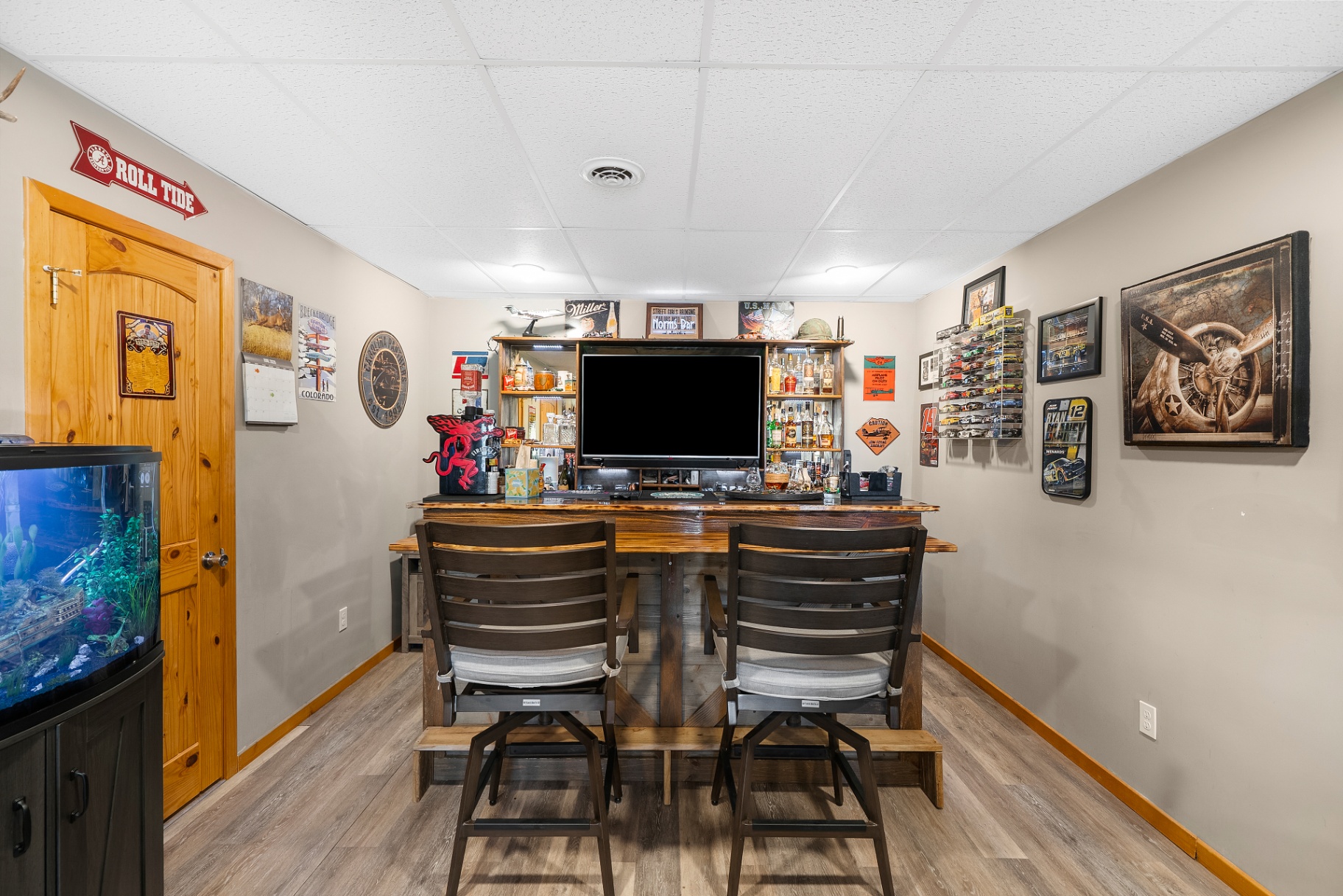 Lower level entertaining space